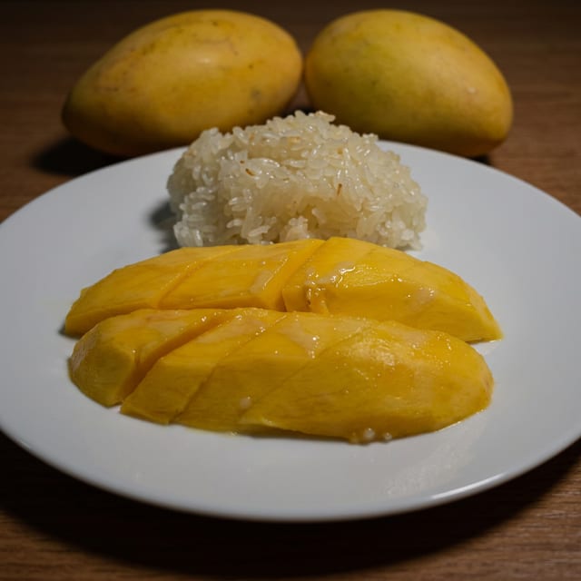 Sticky Rice w/Sweet Mangos.